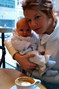 Roukie et Mawoui dans un café à New York