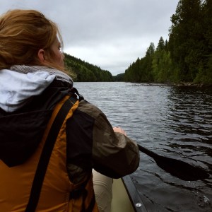 Pagayer sur le paisible lac Sault